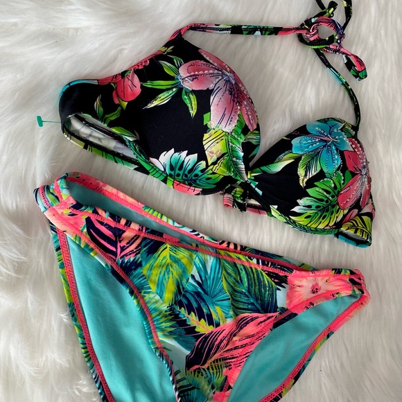 *sold* Sexy Tropical Bikini Set - Picture 8 of 11